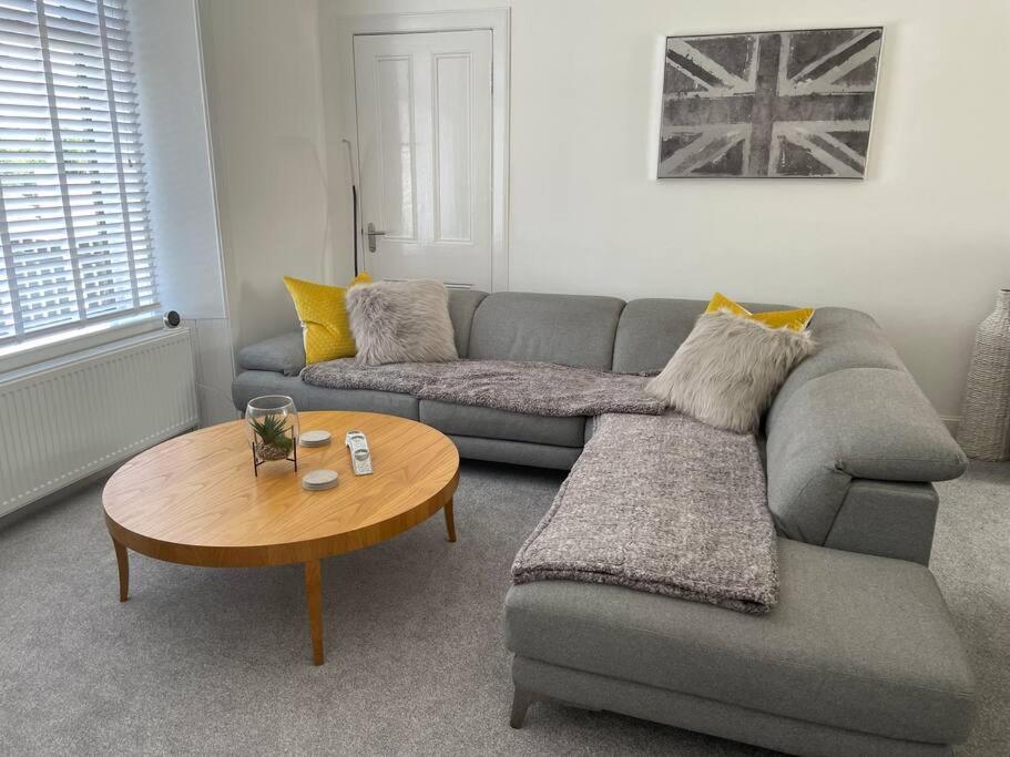 Fantastic Home In Brightons, Falkirk. Polmont Ngoại thất bức ảnh